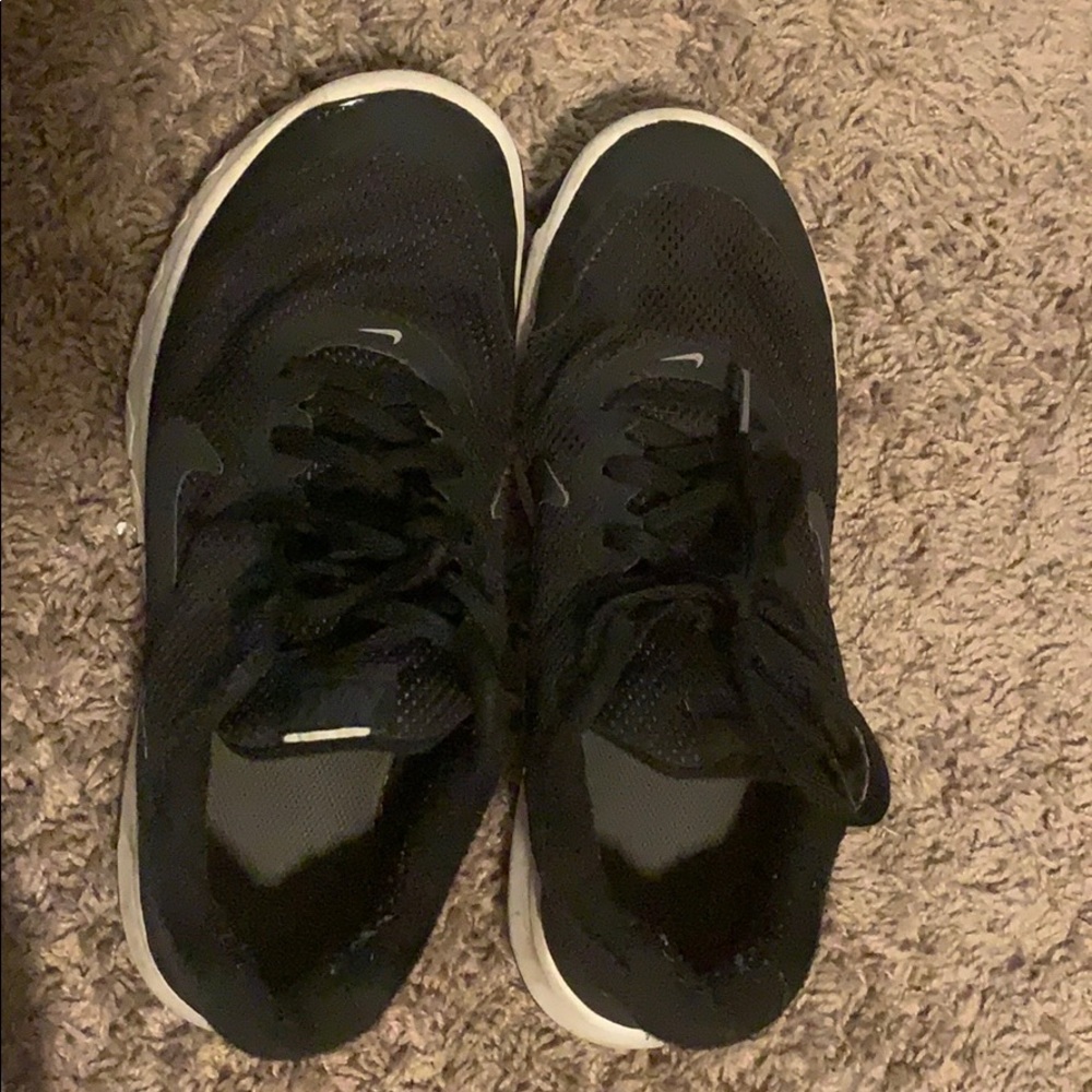 Black nike shoes